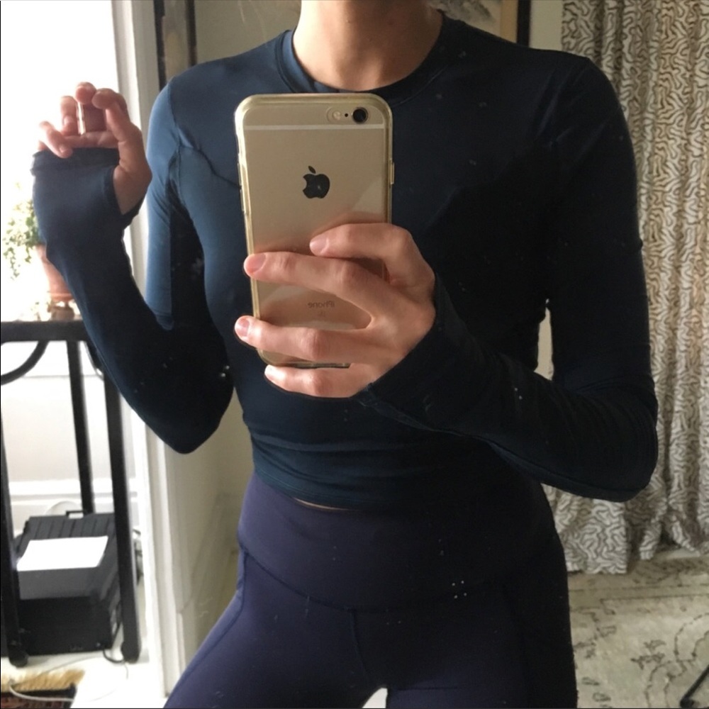 Cropped navy top